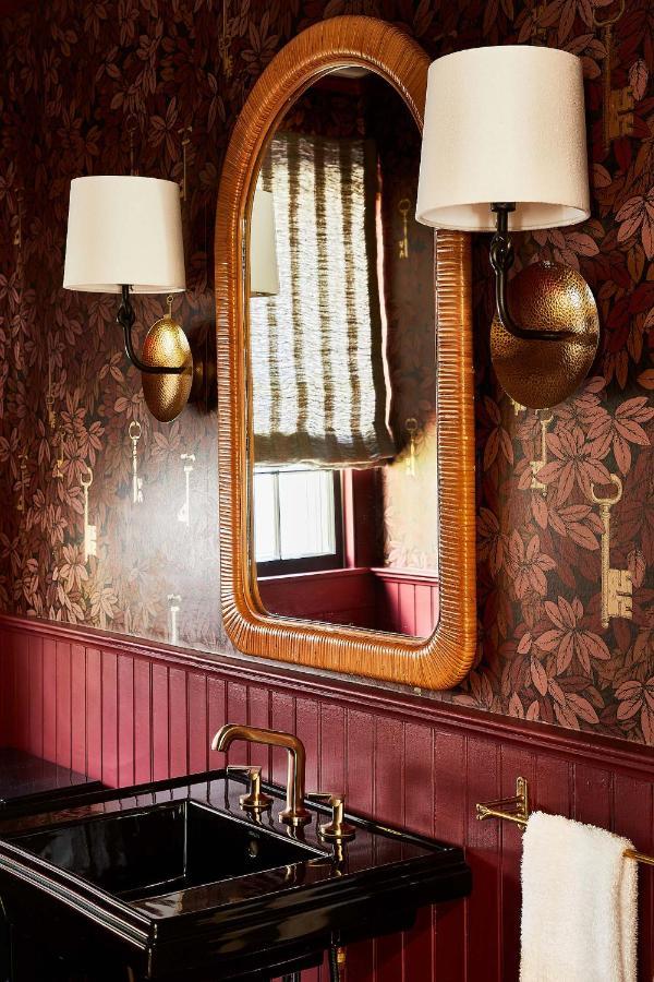 Hotel Faraway
